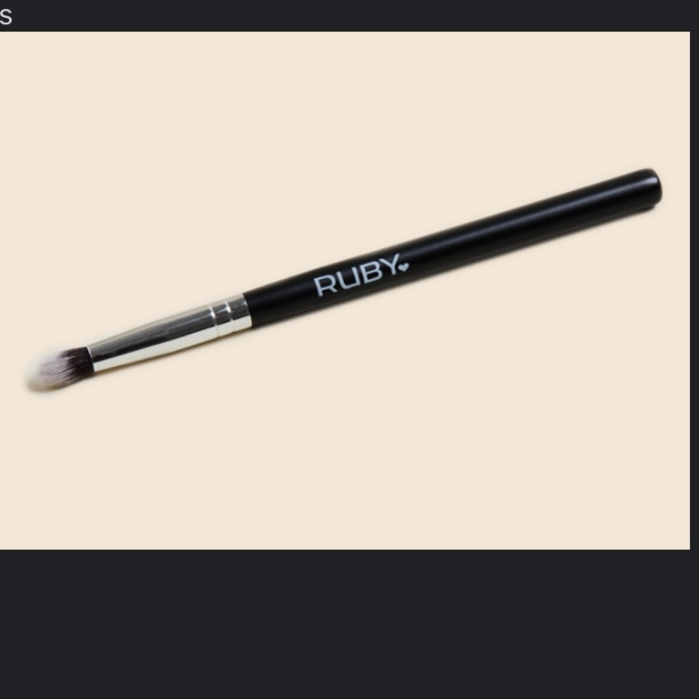 Ruby Eyeshadow Blending Brush